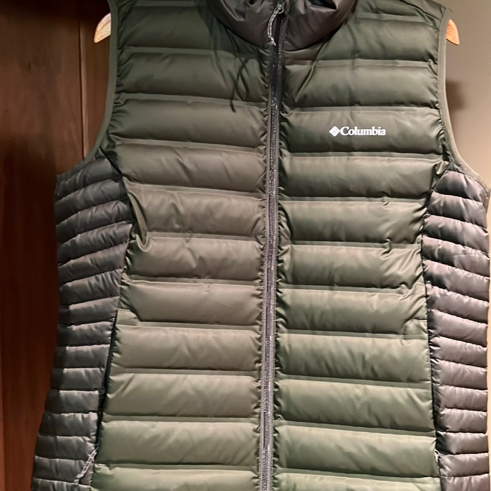 Columbia 650 Down Vest. Never worn. From a smoke free home